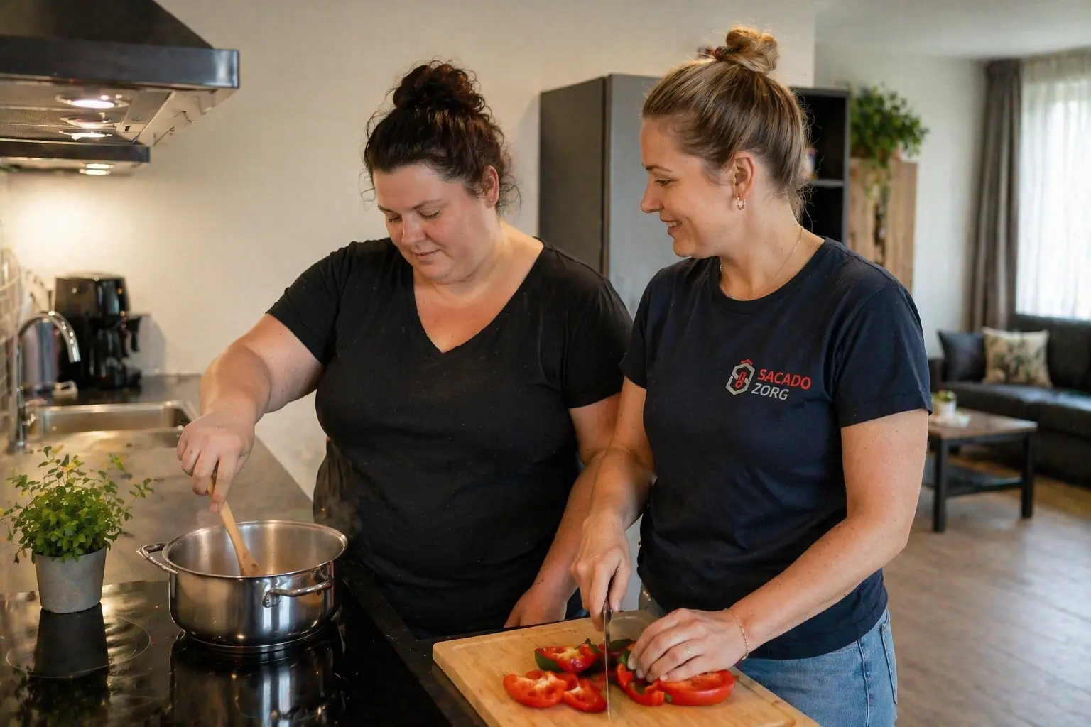 Woonbegeleiding tijdens het koken met Sacado Zorg